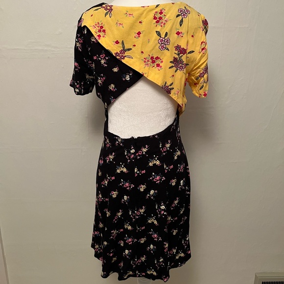 Colorful flower dress - Picture 2 of 3